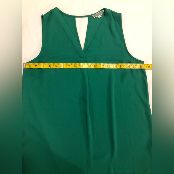 Pleione, emerald green sleeveless blouse with v in front & v cutout in back, S - Picture 4 of 11